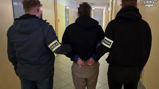 Agresja wobec policjantów zakończyła się zarzutami wobec 30-latki z Nidzicy Agresja wobec policjantów zakończyła się zarzutami wobec 30-latki z Nidzicy