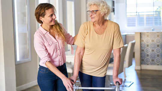 Bon senioralny 2026. Ma pomóc seniorowi i jego rodzinie