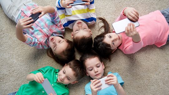 Do podstawówek wejdzie zakaz używania telefonów komórkowych