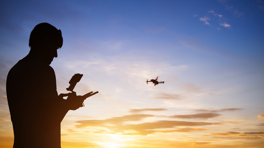 Drony są teraz powietrznym rynkiem. Jak się na nim znaleźć? Drony są teraz powietrznym rynkiem. Jak się na nim znaleźć?