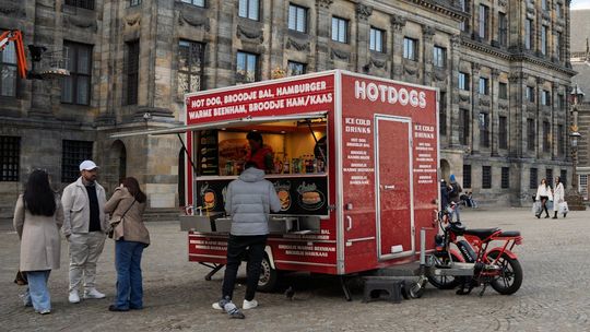 Street food w wersji wege. Jak roślinne zamienniki mięsa zdominowały miejskie stoiska?