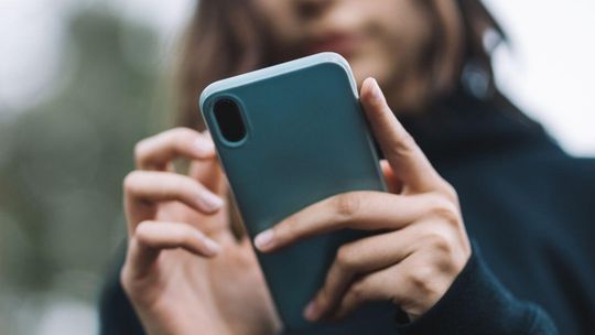 Polacy przenoszą numery telefonów do innych sieci