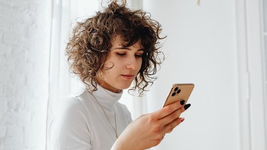 To koniec kartek „awizo”. Urzędowe listy trafią do smartfonów
