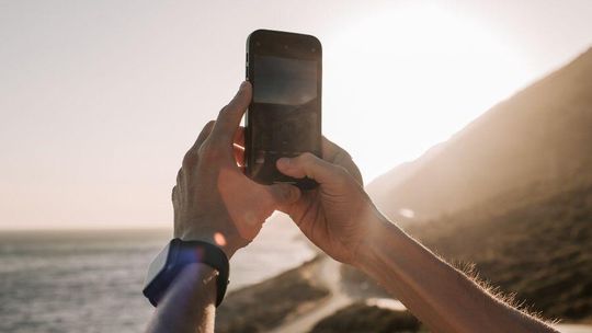 Zdjęcie z wakacji na L4? ZUS cofa zasiłki i żąda zwrotu pieniędzy Zdjęcie z wakacji na L4? ZUS cofa zasiłki i żąda zwrotu pieniędzy