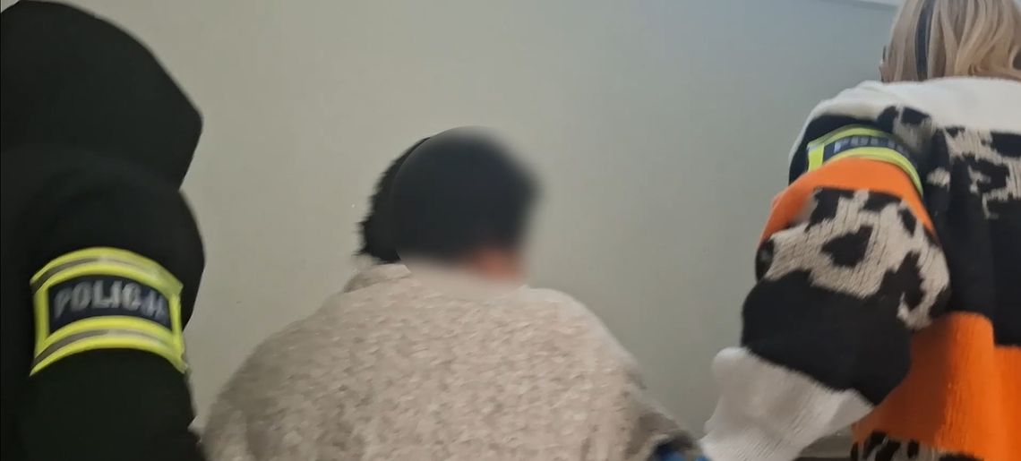 Kradzieże pieniędzy o łącznej sumie ponad 130 tys. zł. Podejrzana i jej pomocnik zatrzymani