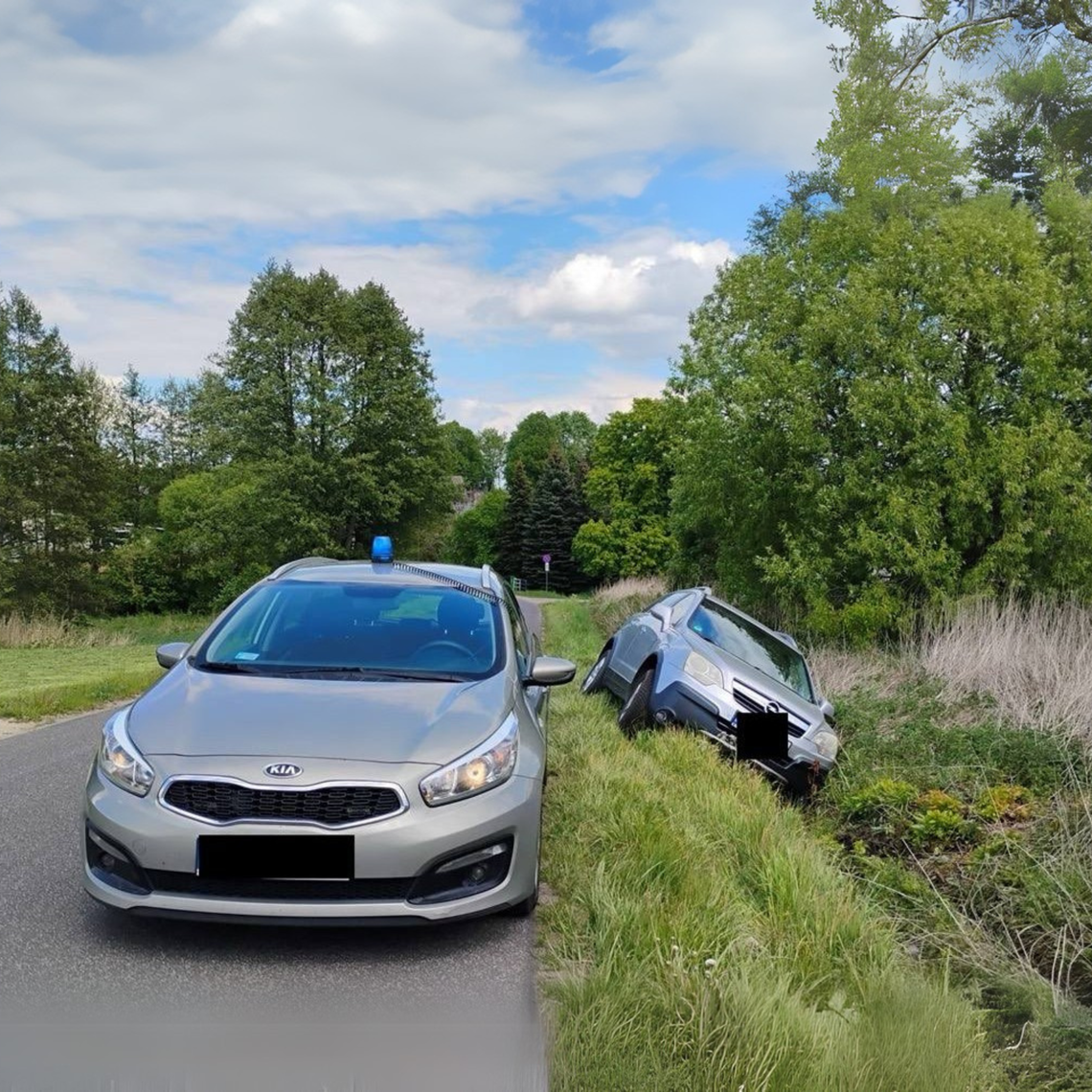 Pijany 24-latek bez uprawnień uciekał po wjechaniu do rowu – grozi mu więzienie