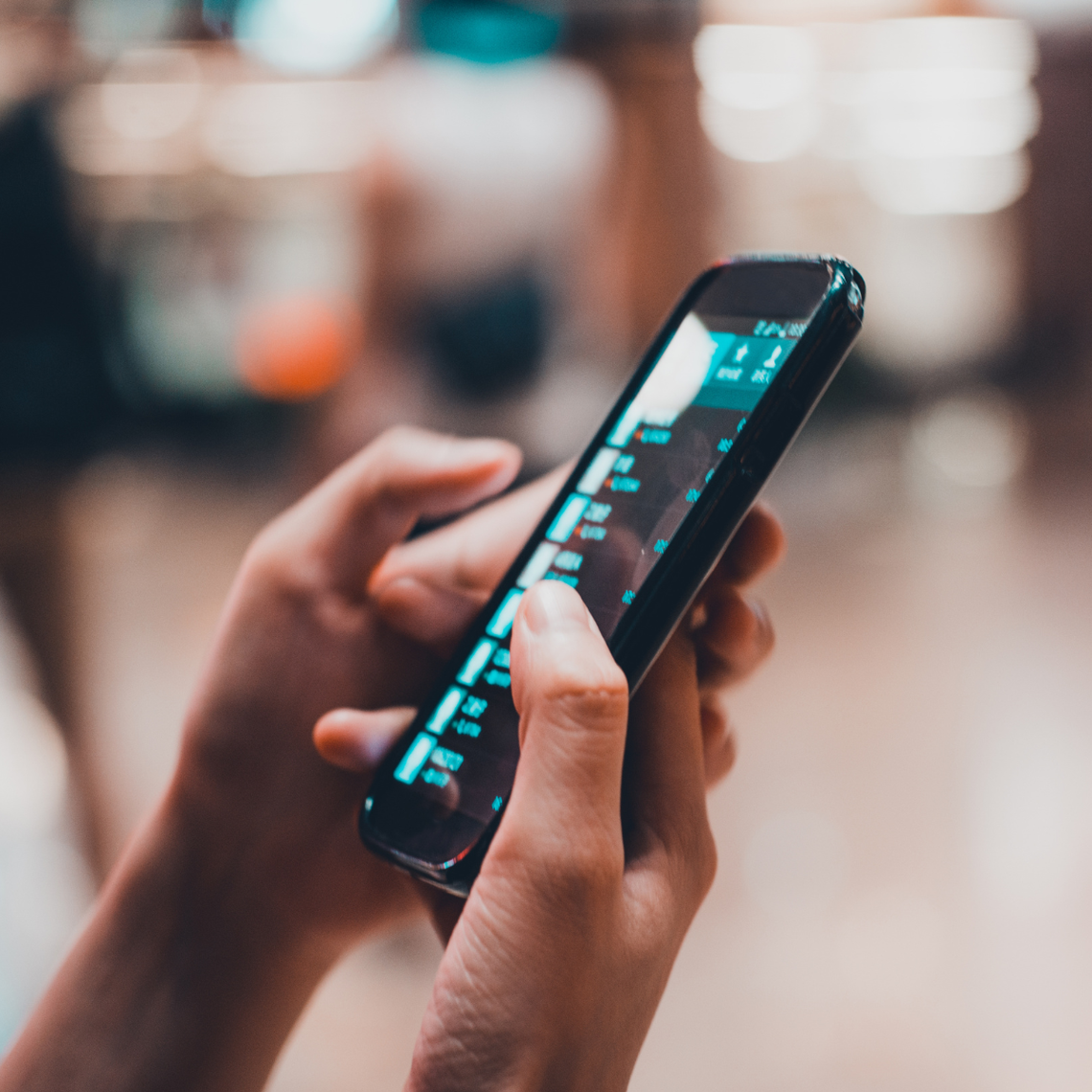 Przechodzisz przez przejście dla pieszych? Odłóż telefon!