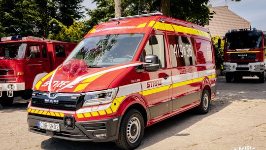 Przekazanie wozu strażackiego dla OSP Świedziebnia